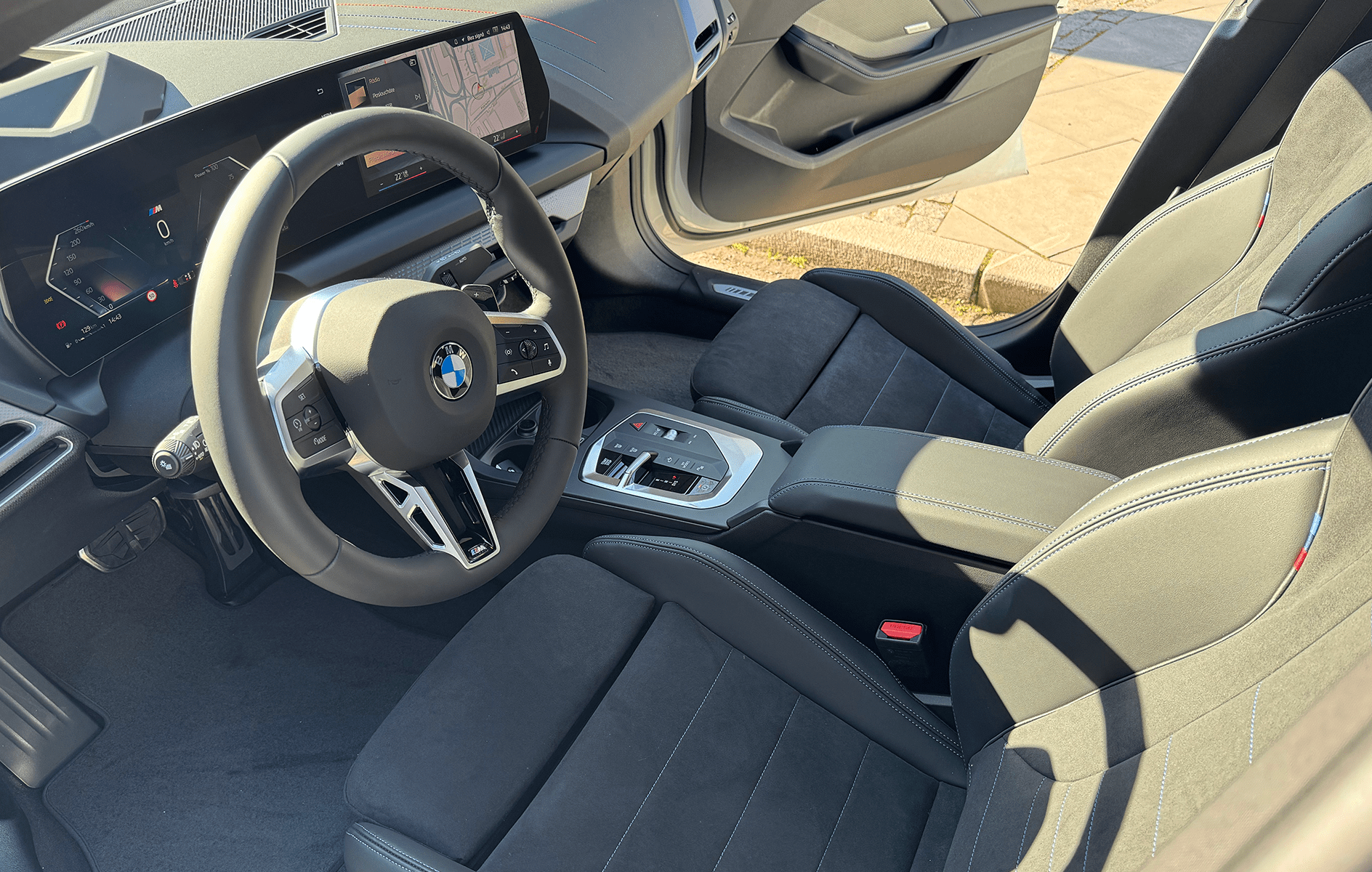 Biluthyrning BMW 220i M Sport i Prag
