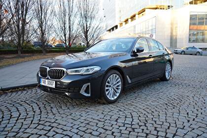 租一辆车 BMW 540 在布拉格