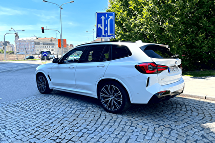 Miete BMW X3 M40d in Prag