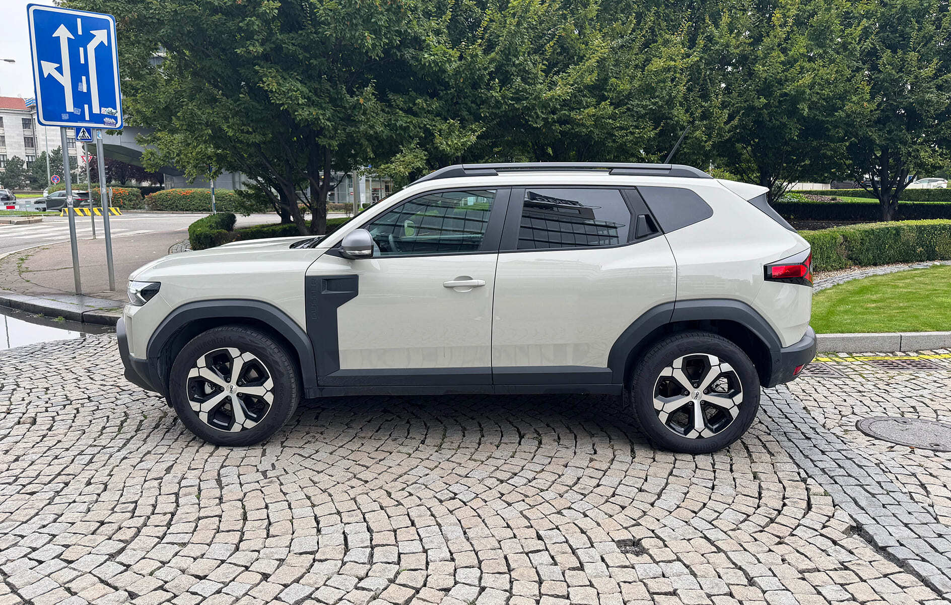 租一辆车 Dacia Duster 4x4 MT 在布拉格