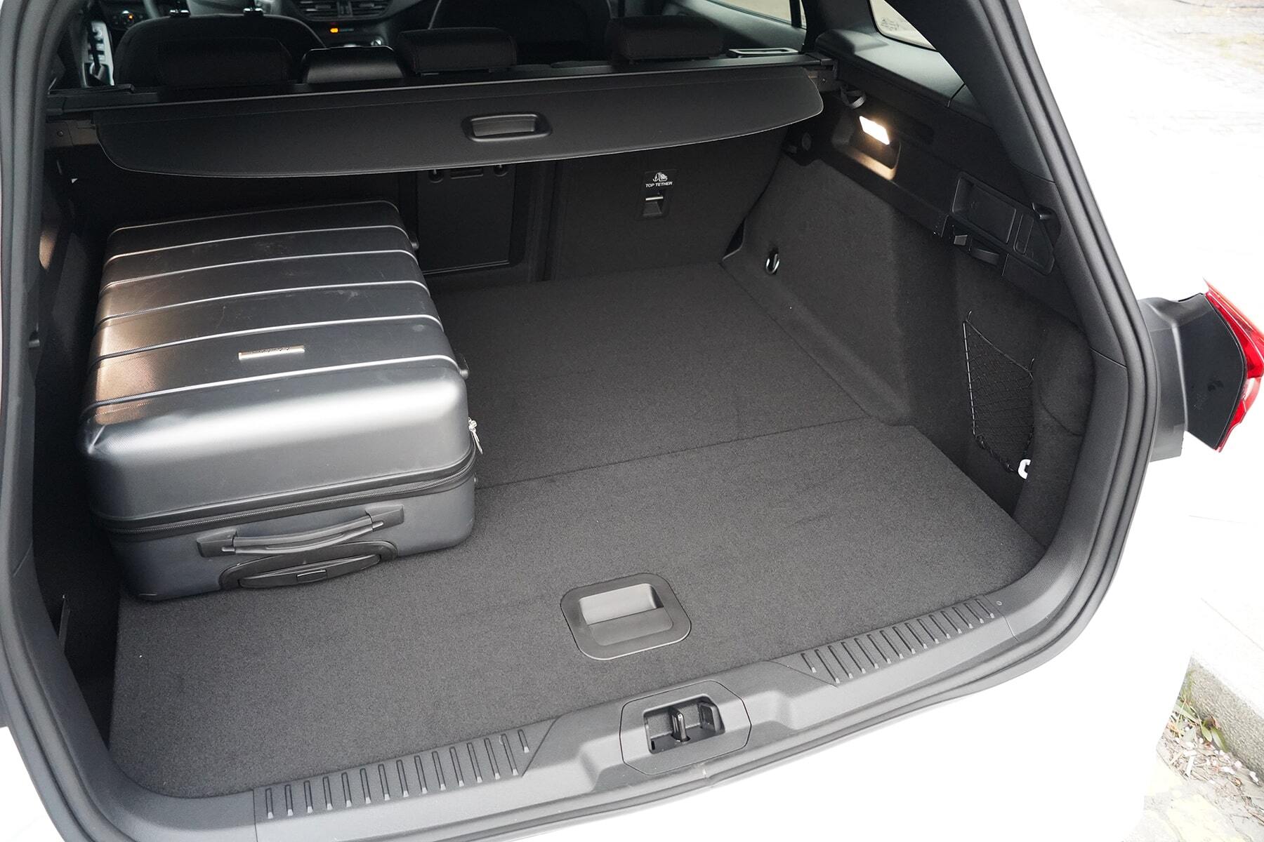 Biluthyrning Ford Focus WG i Prag