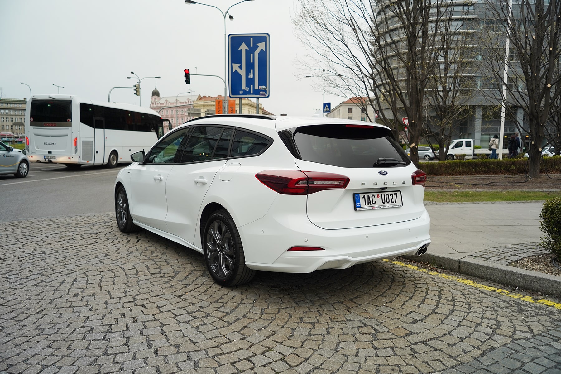 Biluthyrning Ford Focus WG i Prag