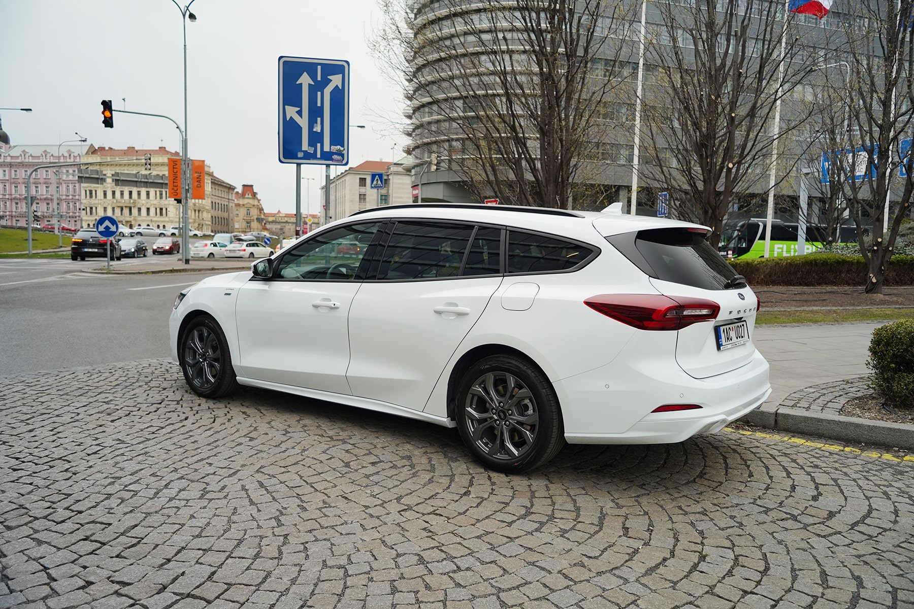 Biluthyrning Ford Focus WG i Prag
