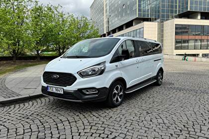 Biluthyrning Ford Tourneo Custom i Prag