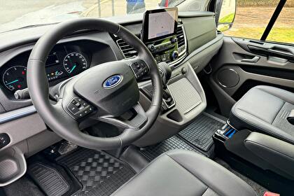 Autonvuokraus Ford Tourneo Custom Prahassa