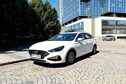 Alquiler Hyundai i30 Combi AT en Praga