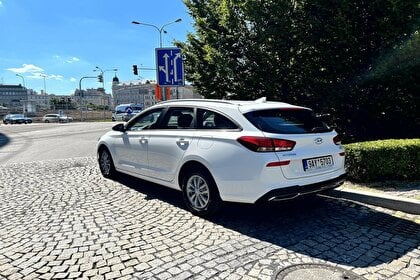 Miete Hyundai i30 Combi AT in Prag