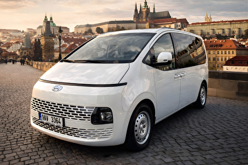 Car rental Hyundai Staria in Prague
