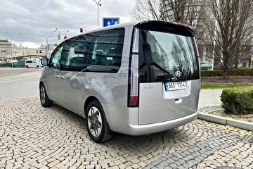 Car rental Hyundai Staria in Prague