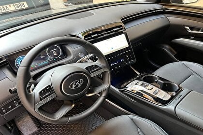 Biluthyrning Hyundai Tucson Hybrid i Prag