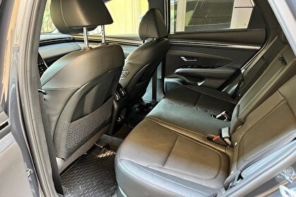 Biluthyrning Hyundai Tucson Hybrid i Prag