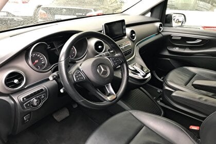 Car rental Mercedes V-class in Prague