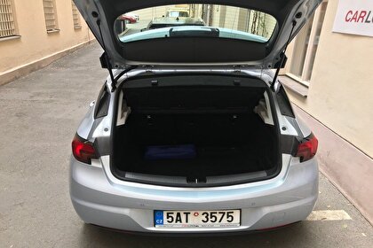 Car rental Opel Astra MT in Prague