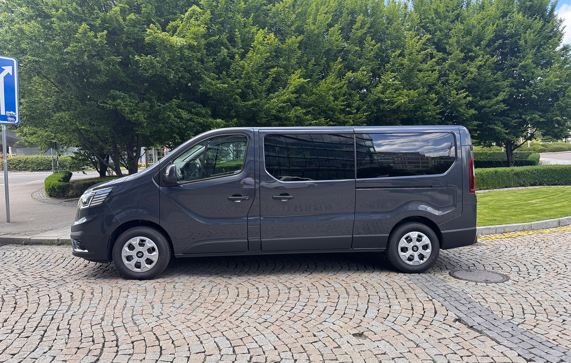Autopůjčovna Ranault Trafic 9seats Praha