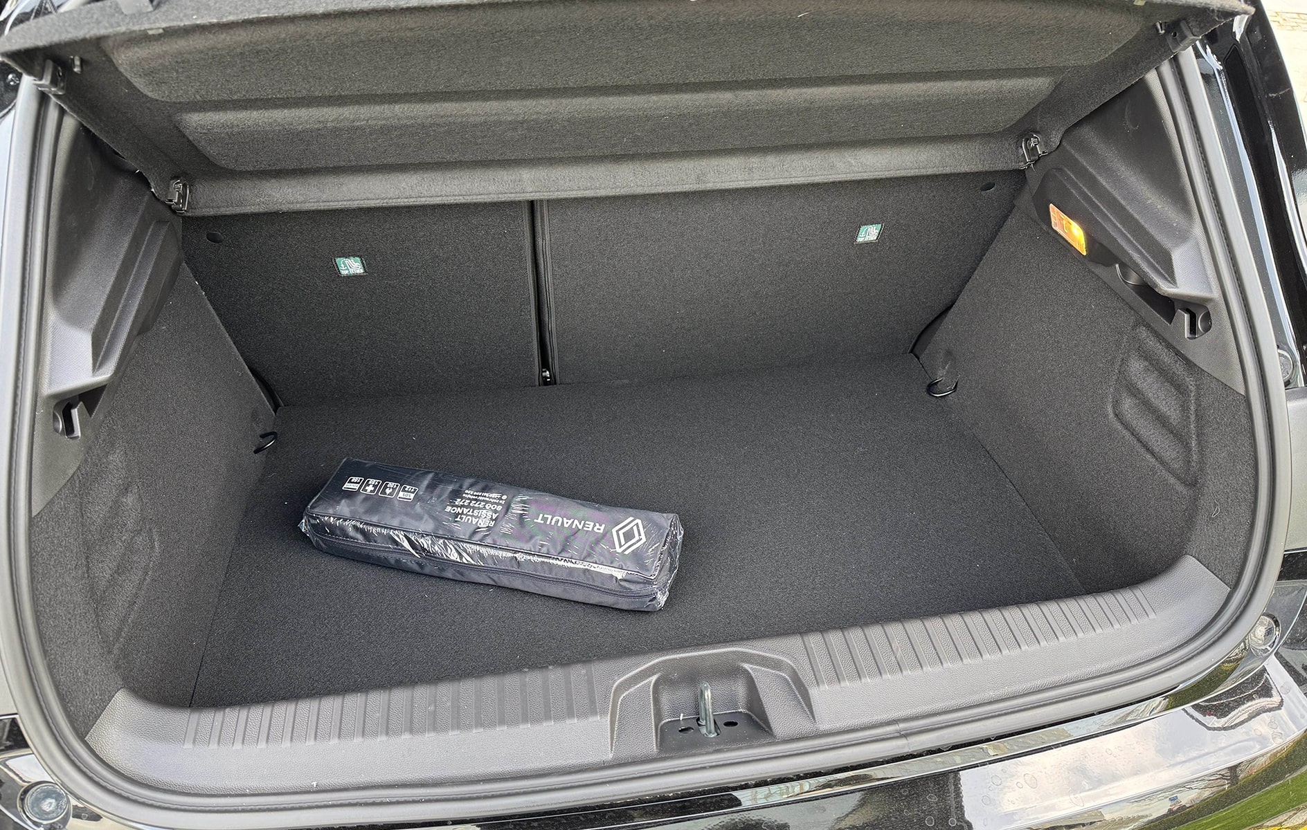 Car rental Renault Clio AT in Prague