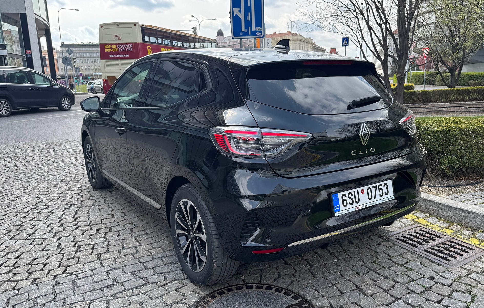 Car rental Renault Clio AT in Prague