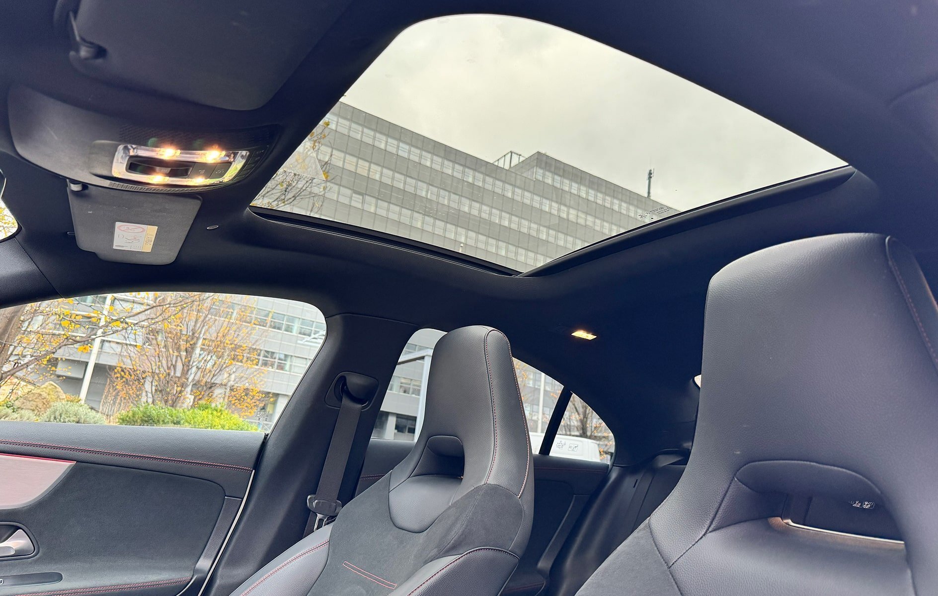 租一辆车 Mercedes CLA 在布拉格