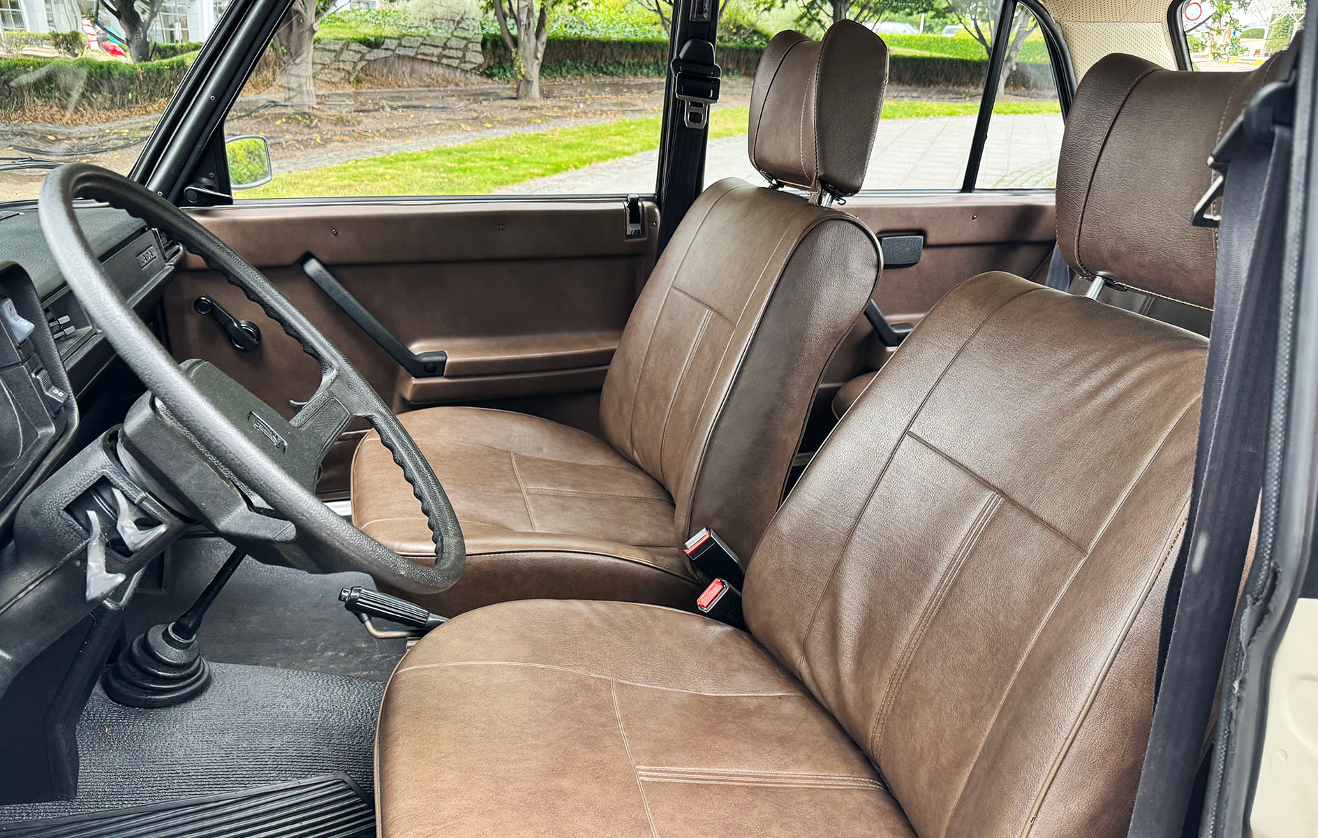 Car rental LADA 2105 Premium SE in Prague