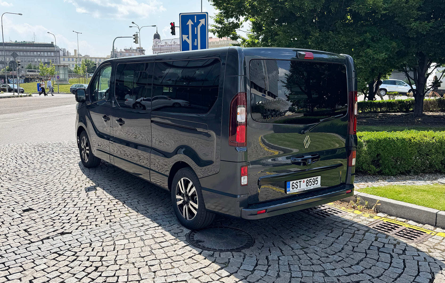 Araç kiralama Renault Trafic 8seats Prag'da