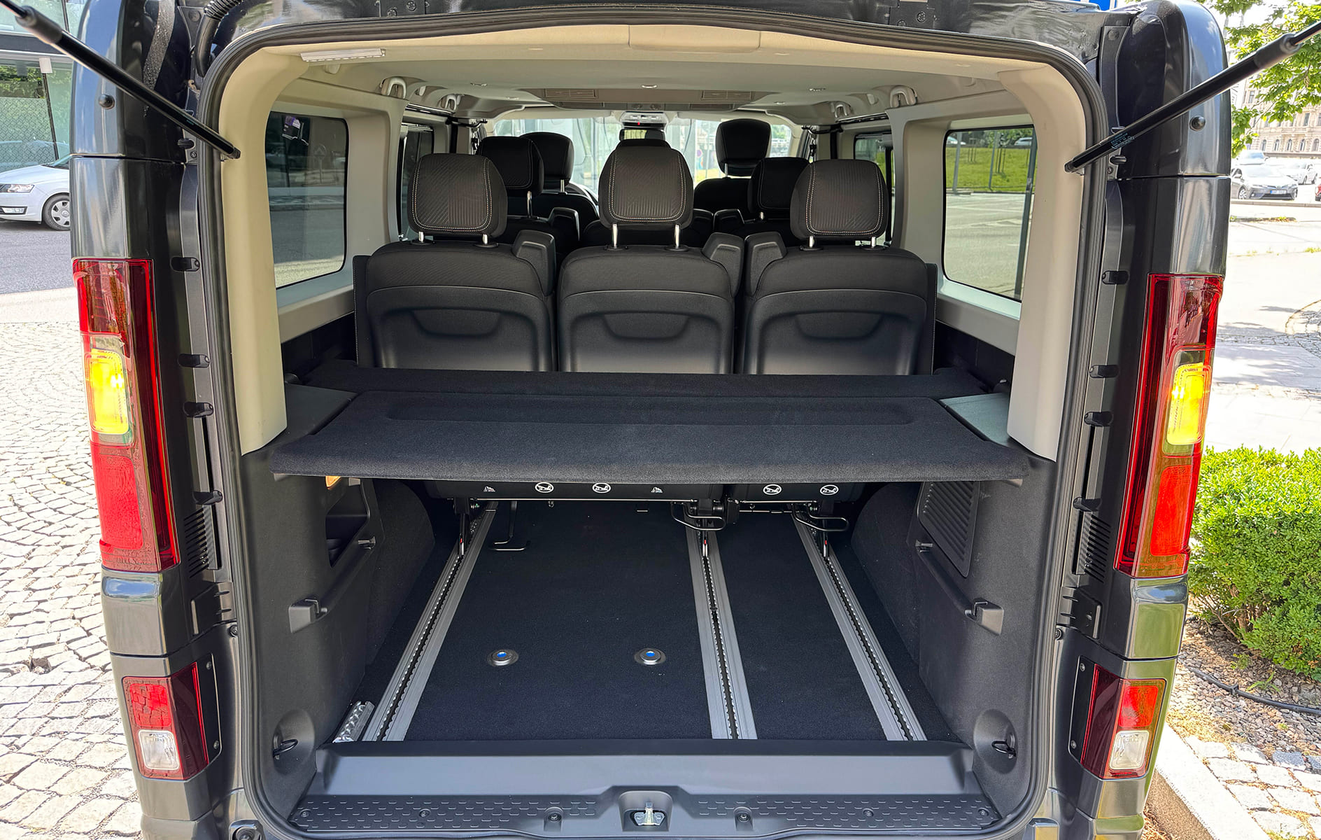 Araç kiralama Renault Trafic 8seats Prag'da