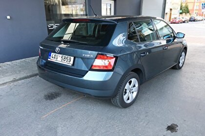 租一辆车 Škoda Fabia III AT 在布拉格