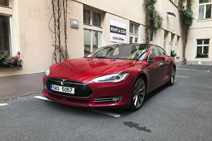 租一辆车 Tesla Model S P90D 在布拉格