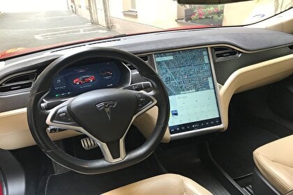 Car rental Tesla Model S P90D in Prague