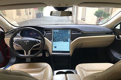 Car rental Tesla Model S P90D in Prague