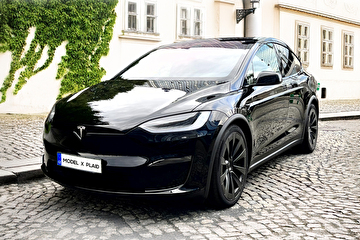 차량 렌탈 Tesla Model X Plaid 프라하 내