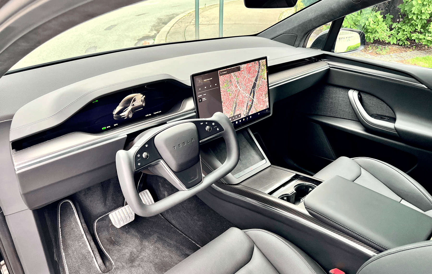 차량 렌탈 Tesla Model X Plaid 프라하 내