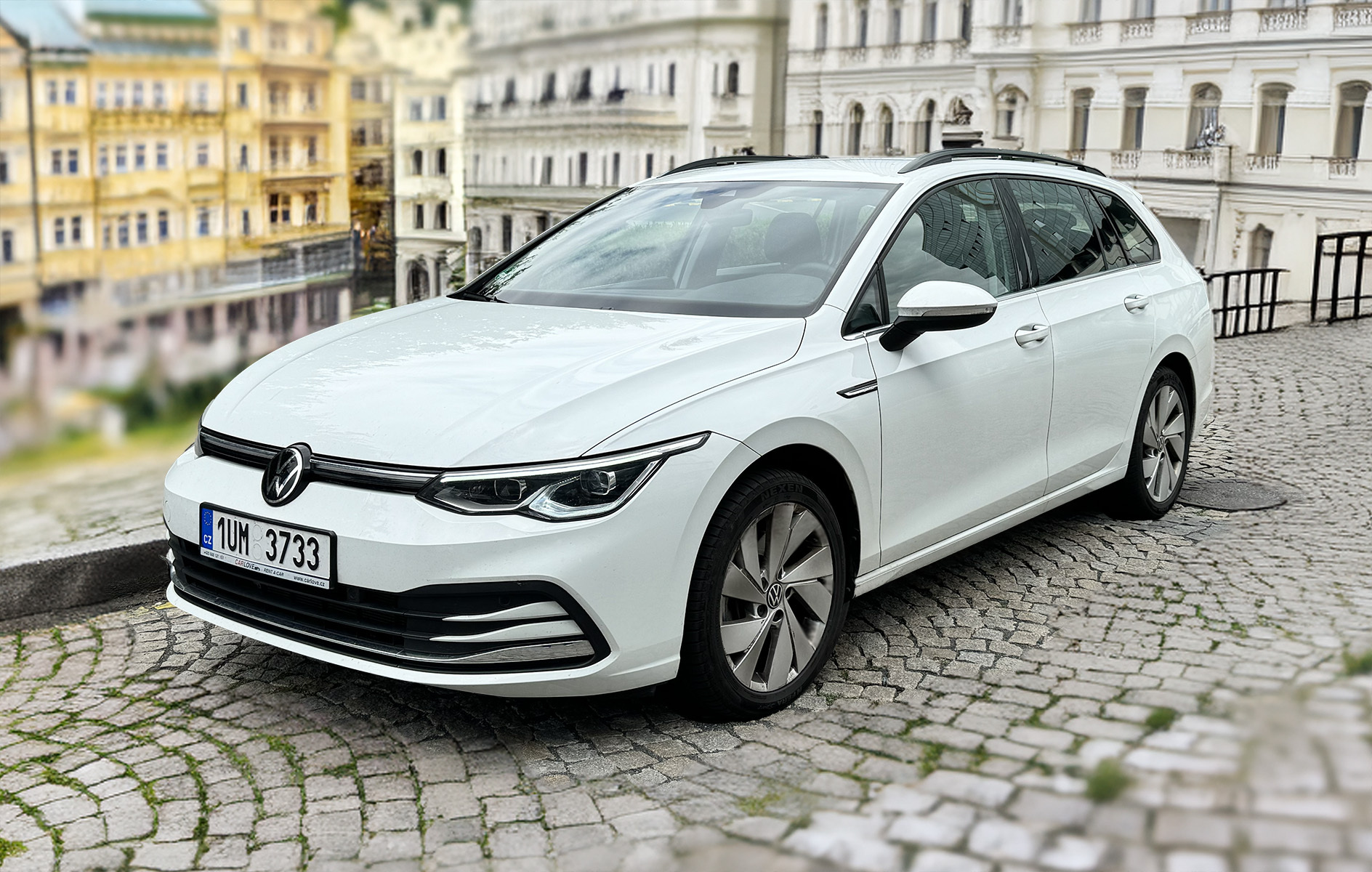 Biluthyrning VW Golf Combi AT i Prag