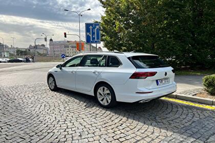 Car rental VW Golf Combi AT in Prague