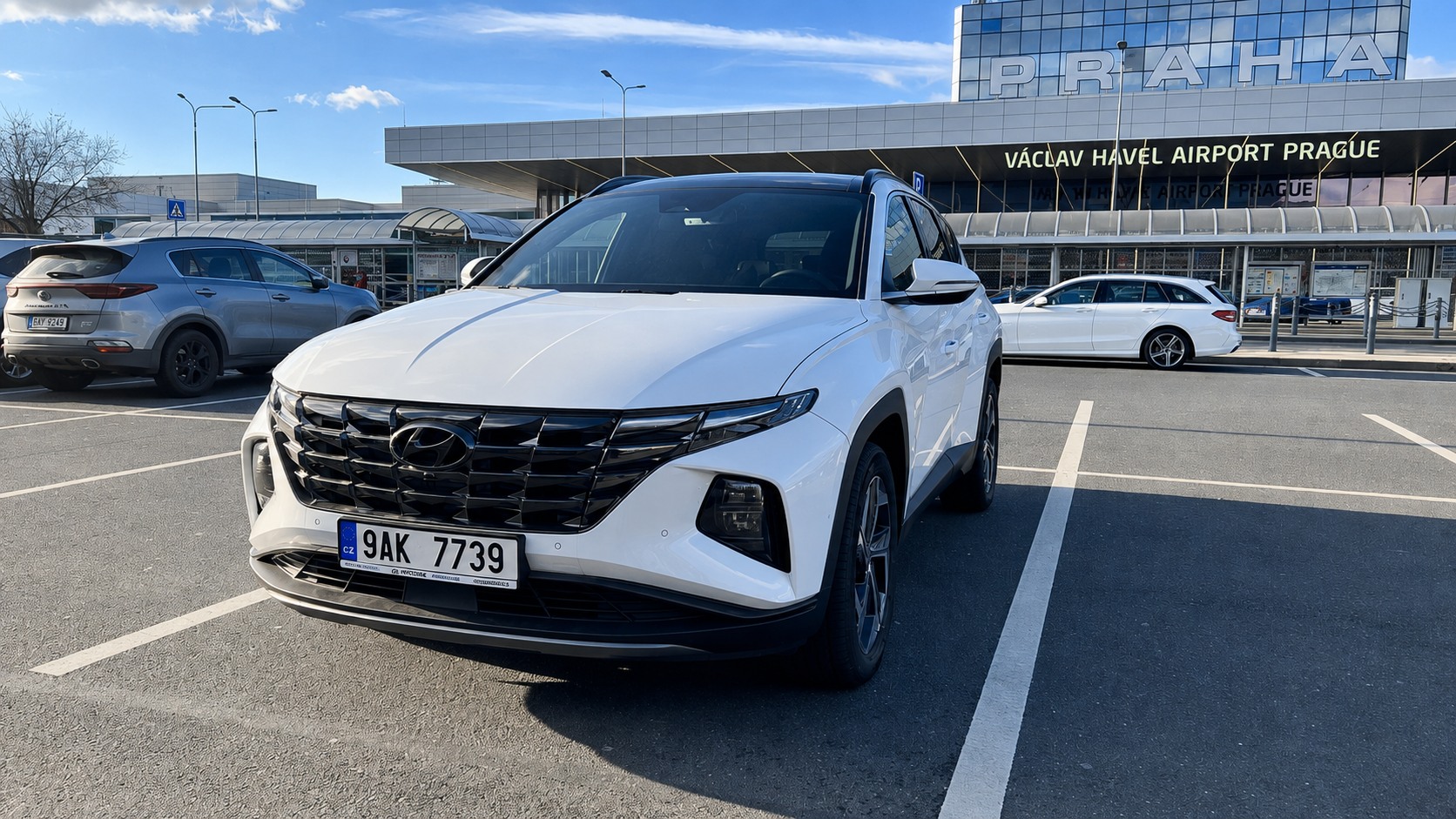 Rezervace pronajatého vozu CARLOVE na Letišti Praha