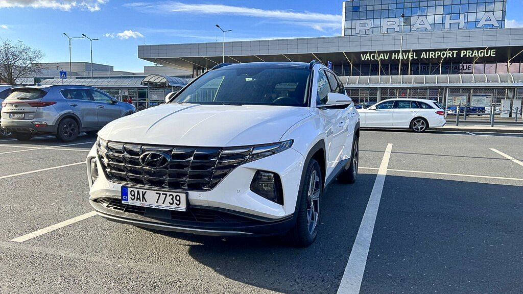 Rezervace pronajatého vozu CARLOVE na Letišti Praha