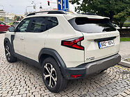 Biluthyrning Dacia Duster AT i Prag
