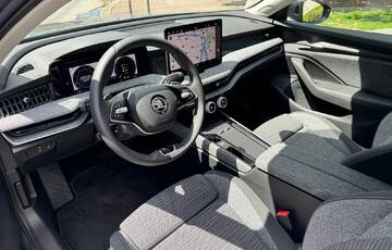 Autopůjčovna Škoda Superb Combi Praha