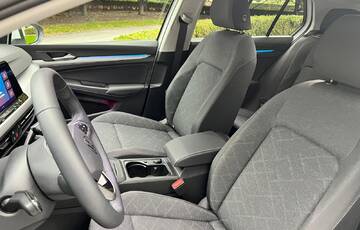 Autopůjčovna Volkswagen Golf MT Praha