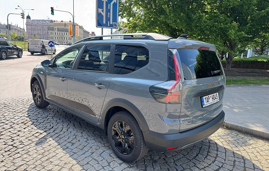 Autopůjčovna Dacia Jogger 7s AT Praha