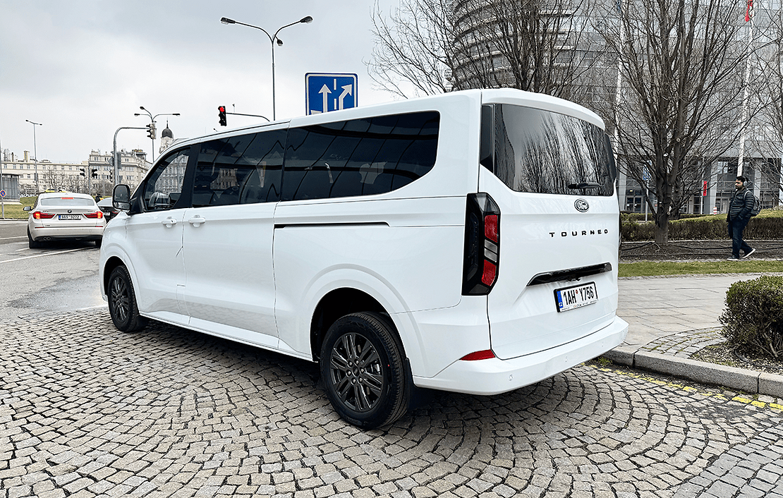 Аренда Ford Tourneo Custom 9PAX в Праге