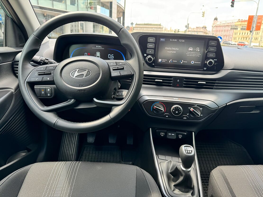 Biluthyrning Hyundai i20 MT i Prag