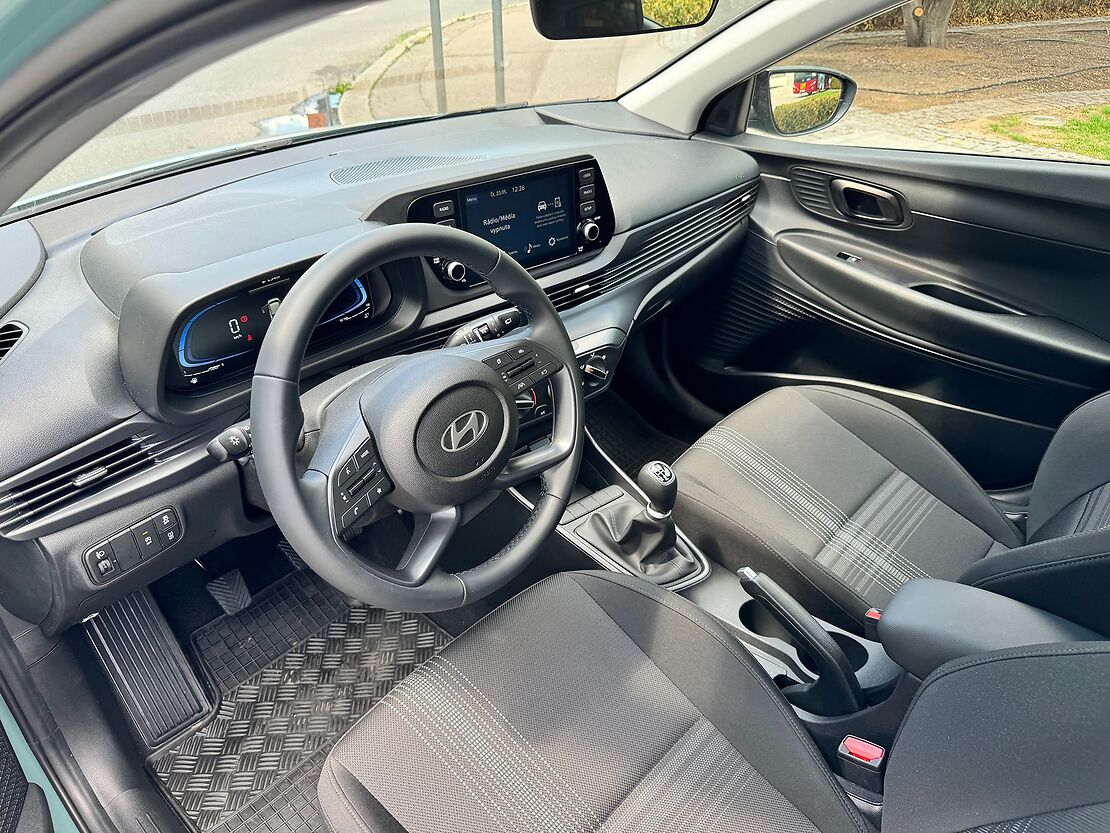 Biluthyrning Hyundai i20 MT i Prag
