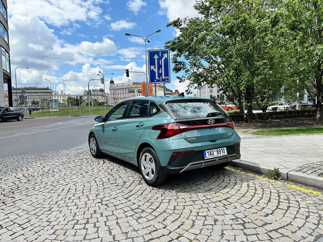 Biluthyrning Hyundai i20 MT i Prag
