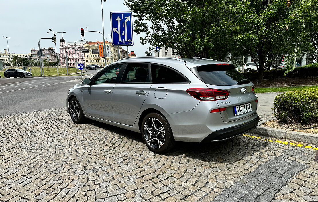 Аренда Hyundai i30 Combi AT в Праге