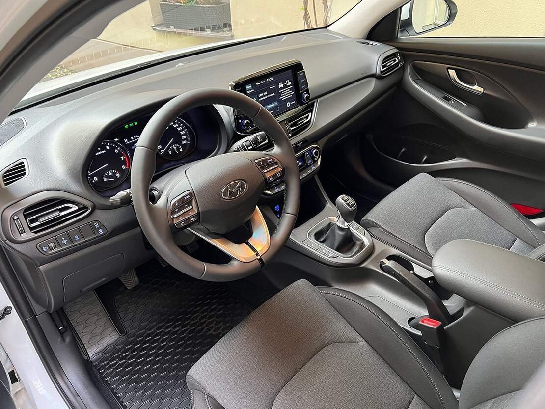 Car rental Hyundai i30 MT in Prague