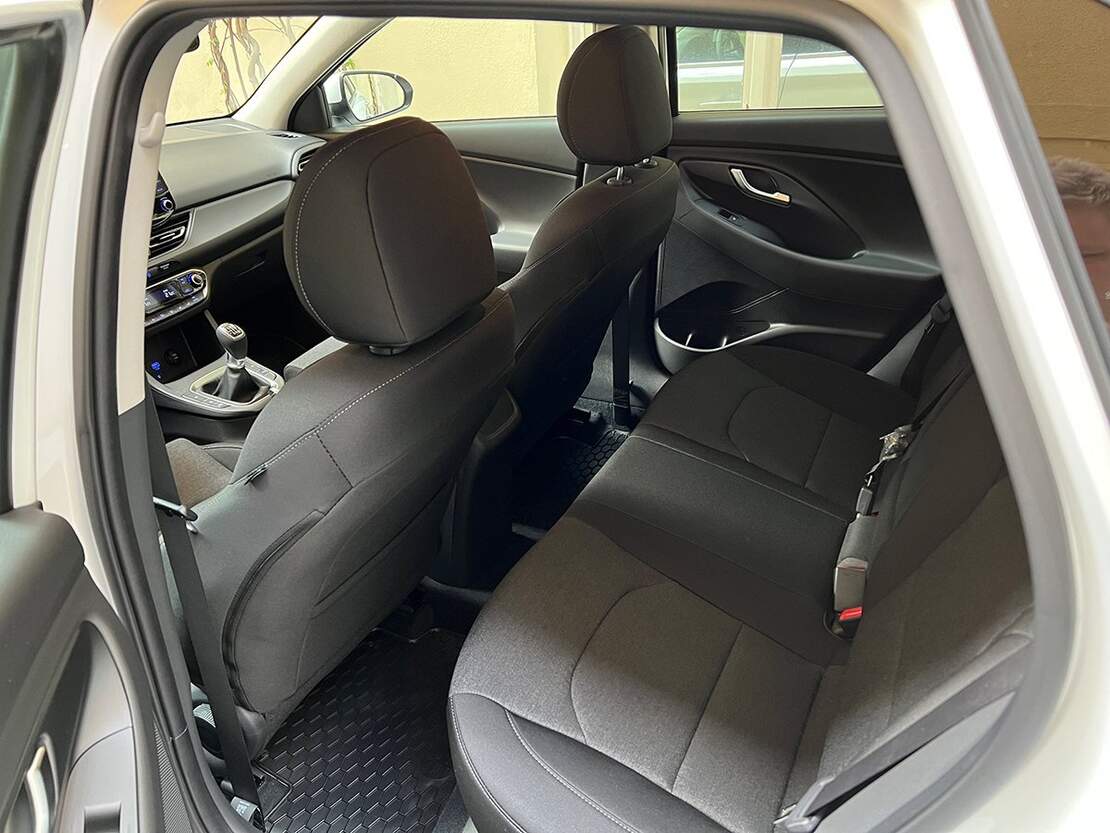 Car rental Hyundai i30 MT in Prague