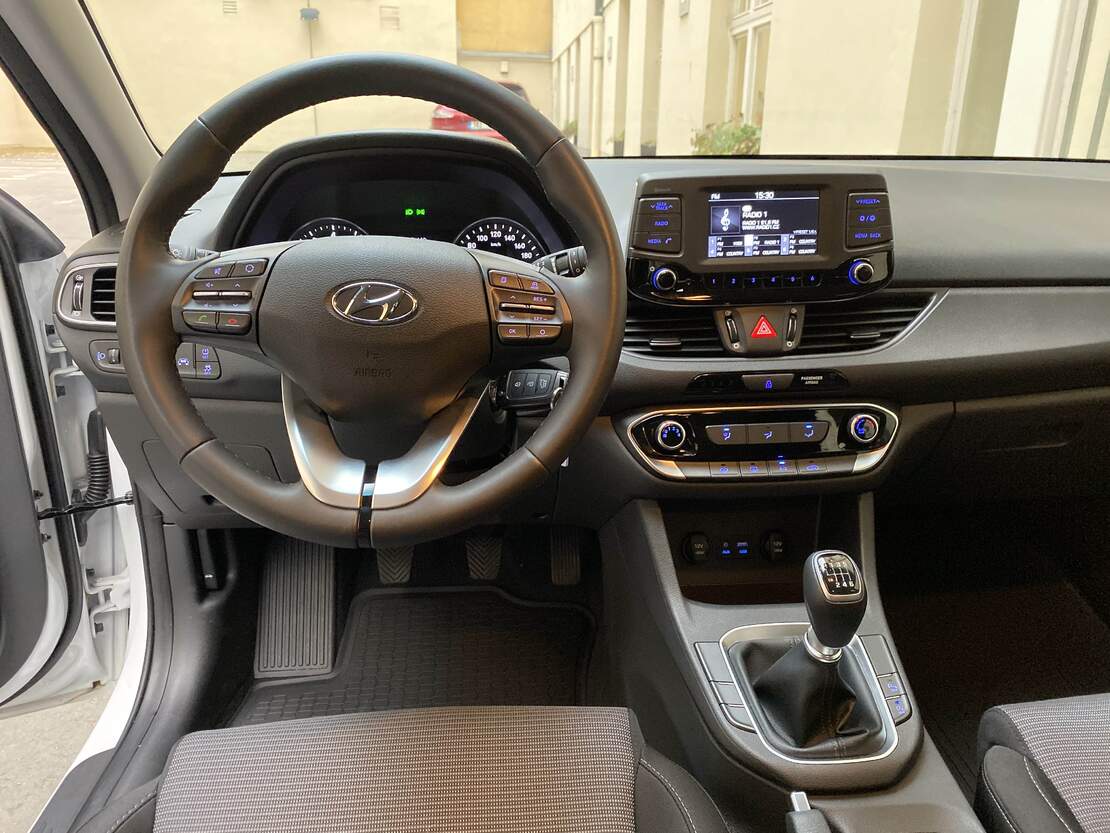 Car rental Hyundai i30 MT in Prague