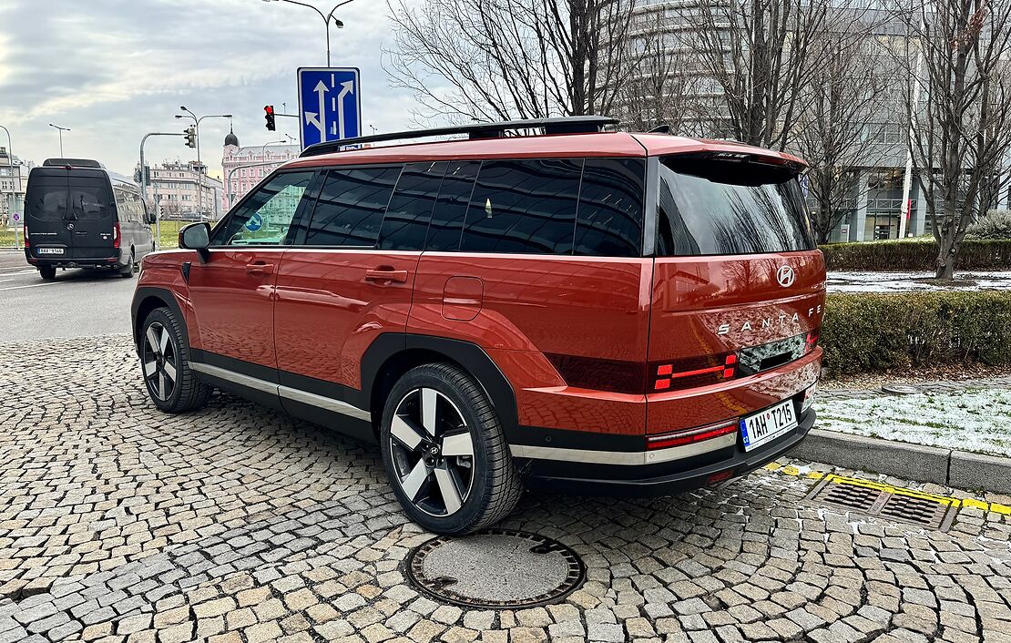 Аренда Hyundai Santa Fe в Праге