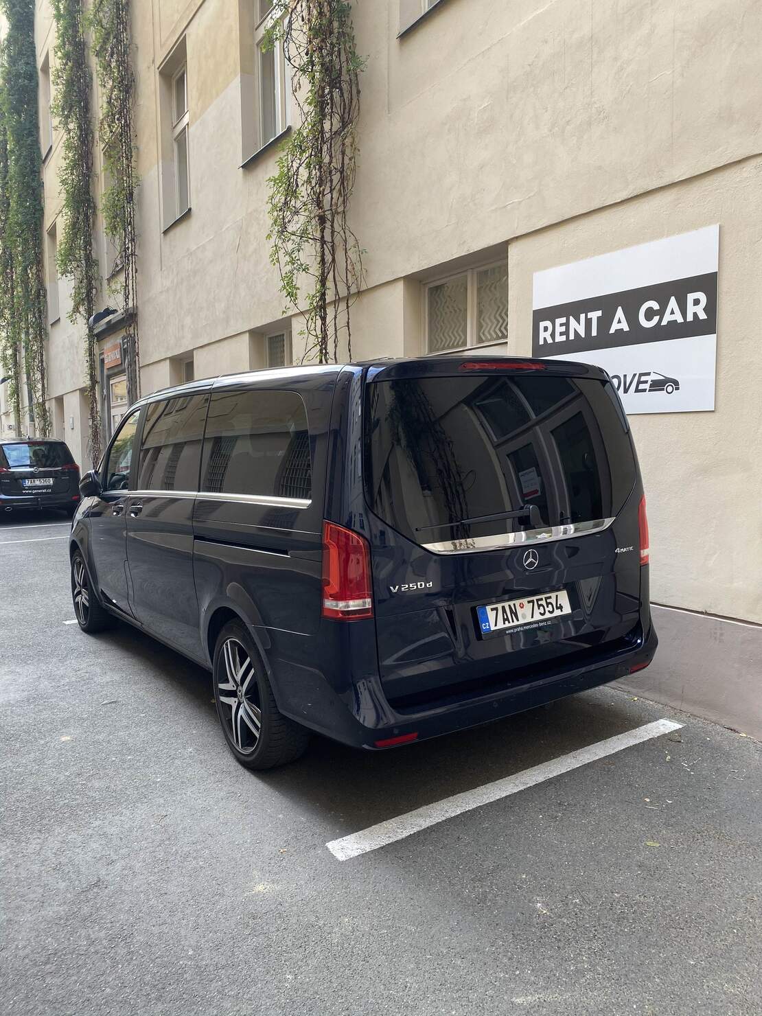 Car rental Mercedes V-class in Prague