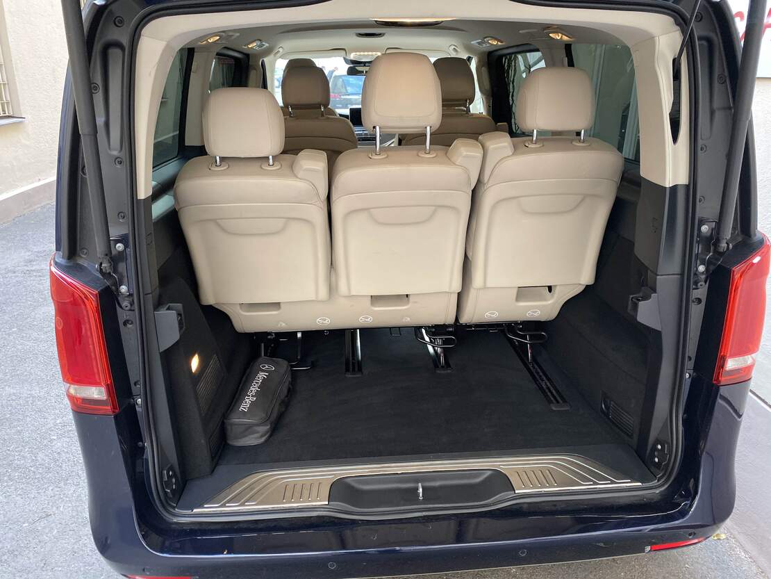 Car rental Mercedes V-class in Prague