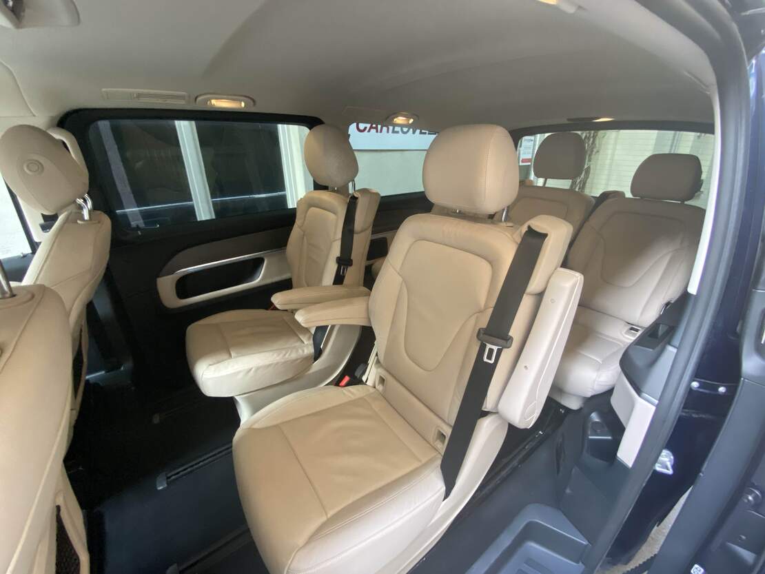 Car rental Mercedes V-class in Prague